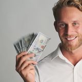 3 Coisas que você deve Parar de Fazer se quer ser Rico!!!