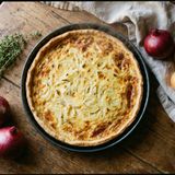 Quiche di cipolle: la ricetta facile, cremosa e saporita