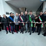 Taglio del nastro per il nuovo municipio: nasce il centro che unisce servizi e persone