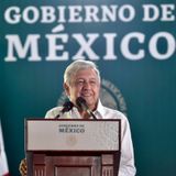 AMLO rinde homenaje a marinos fallecidos por caída de helicóptero