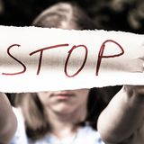 Violenza sulle donne, il femminicidio diventa reato autonomo: sarà punibile con l’ergastolo