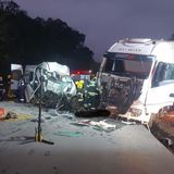 Tragédia. Colisão entre van e caminhão mata três pessoas na BR-470, em Gaspar