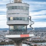 Donauturm Vienna lo scivolo artistico più alto d’Europa a 165 metri di altezza
