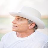 Join us as we sit down with Country-pop artist Larry Jay