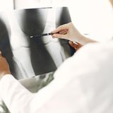 Osteoporoza nie dotyczy tylko seniorów. "Ruch może zastąpić każdy lek"