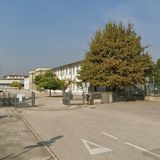 Infortuni sul lavoro: collaboratore scolastico cade da una scala e finisce in ospedale