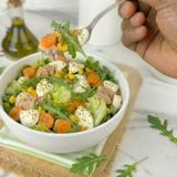 Insalata mista con tonno e mozzarella da mangiare tutto l'anno