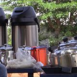 Vente de thé préparé à Niamey : une alternative pour des jeunes (Magazine)