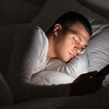 Limitare l’uso dello smartphone per tre giorni cambia l’attività del cervello: lo studio