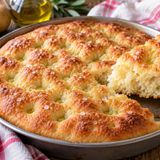Focaccia di patate genovese: la Fügassa co-e patatte soffice e morbida