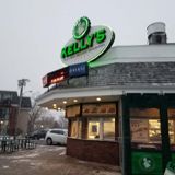 Kelly's Roast Beef Customers Turn Out During Storm