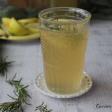 Mocktail mela limone e rosmarino