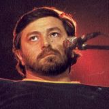 Pierangelo Bertoli: con il suo toccante parlar della vita, resterà per sempre una voce autentica della canzone d'autore italiana.