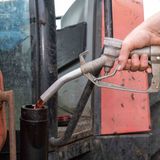 ¿Cuánto cuesta llenar el depósito de un tractor?