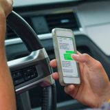 Niebezpieczny smartfon za kierownicą