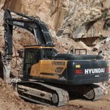 Ascolta la news: Il nuovo escavatore Hyundai HX300ANL al lavoro nell’antica cava di Trambiserra, cara anche a Michelangelo