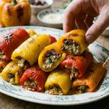 Involtini di peperoni ripieni: l'antipasto estivo facile da preparare in anticipo