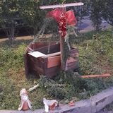 Vandali distruggono gli allestimenti natalizi. Il sindaco Magnabosco: “Atti ignobili”