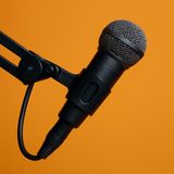 5 RAZONES para Usar un Micrófono Dinámico en tu Podcast
