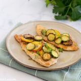 Scaloppine di pollo alle zucchine in friggitrice ad aria: morbide, leggere e pronte in 25 minuti