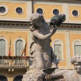 E’ tempo di restauro per la storica fontana di Bacco e Arianna di fronte al Municipio