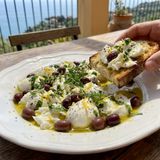 Mozzarella marinata alla ligure: fresca, profumata e pronta in 5 minuti