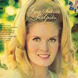 Lynn Anderson. L'interprete country americana nata nel '47 e scomparsa a Nashville nel 2015, nel 1971 portò al successo il brano Rose Garden