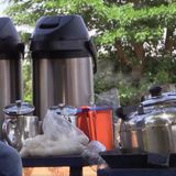 Vente de thé préparé à Niamey : une alternative pour des jeunes (Magazine)