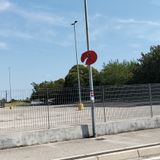 Bastonate su specchi, insegne e cassette postali: identificato vandalo ventenne