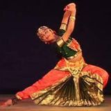 La danza indiana bharatanatyam, quando l'idea stessa della grazia vive nei piedi e nelle mani
