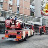 Paura in viale Milano: monopattino va a fuoco e rischia di incendiare un appartamento