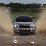 Mitsubishi Outlander PHEV: il plug-in hybrid che cresce in maturità