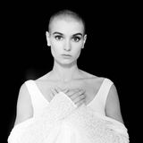 Sinéad O'Connor. Rivelato che la cantante icona degli anni 90, il 26/7/23 morì per una broncopneumopatia. A Dublino la statua in suo ricordo