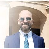 In Conca l’ultimo abbraccio a Mattia. Tante le dediche al 35enne morto dopo la corsa nel quartiere