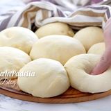 Impasto per pizza con farina di mais, ricetta facile per pizza fatta in casa leggera e scrocchiarella
