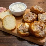 Crostini salsiccia e stracchino