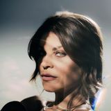 Alessandra Amoroso tra palco e pancione: maternità, musica e un messaggio di pace nel suo tour estivo dalle Terme di Caracalla al Salento