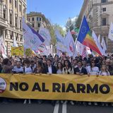 “No al riarmo”, la manifestazione del M5s a Roma. C’è anche il Pd