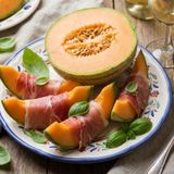 Prosciutto e melone: come prepararlo alla perfezione, consigli, varianti e idee per servirlo