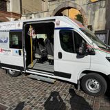 Un nuovo pulmino per gli anziani: arriva il mezzo per “Anni d’Argento”