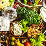 Dieta anti-age: come contrastare i radicali liberi e rallentare l’invecchiamento