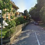 Forzano l’ingresso di una villetta alle 11 del mattino: all’interno una pensionata davanti alla tv