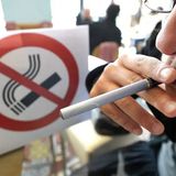 “Se caccio chi fuma, perdo clienti”. Così nel locale tornano le sigarette