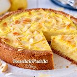 Crostata alle nocciole con crema pasticcera e pere