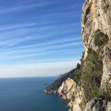36 - Al monte Muzzerone con vista mare sul sentiero intitolato all'alpinista Bonatti