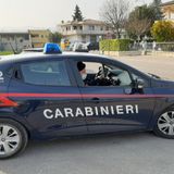 Rissa di fronte al bar: coinvolti in 13, scatta la chiusura temporanea per il locale