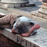 #847 Il rapporto Caritas sulla povertà a Roma: "La città di cristallo" e altre storie