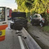 Violento scontro frontale sulla provinciale: due auto incidentate, una donna in ospedale