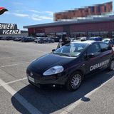 Sorpresa a rubare all’uscita del negozio di vestiti. Arrestata 47enne