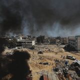 Gaza. Fuga di massa da Khan Yunis. Sotto assedio l'ospedale Europeo